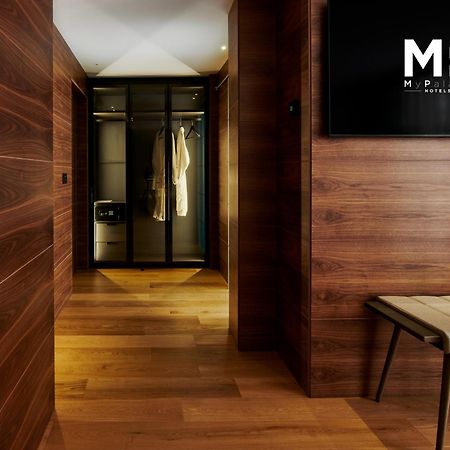 Hotel Mypalace Леон Екстериор снимка
