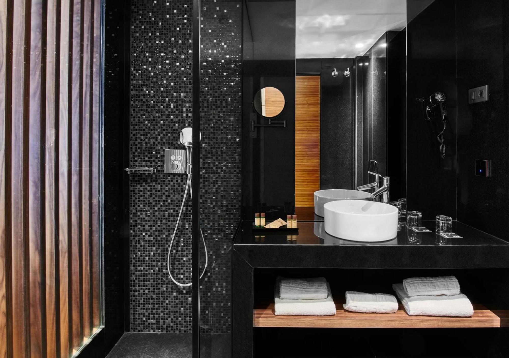 Hotel Mypalace Леон Екстериор снимка