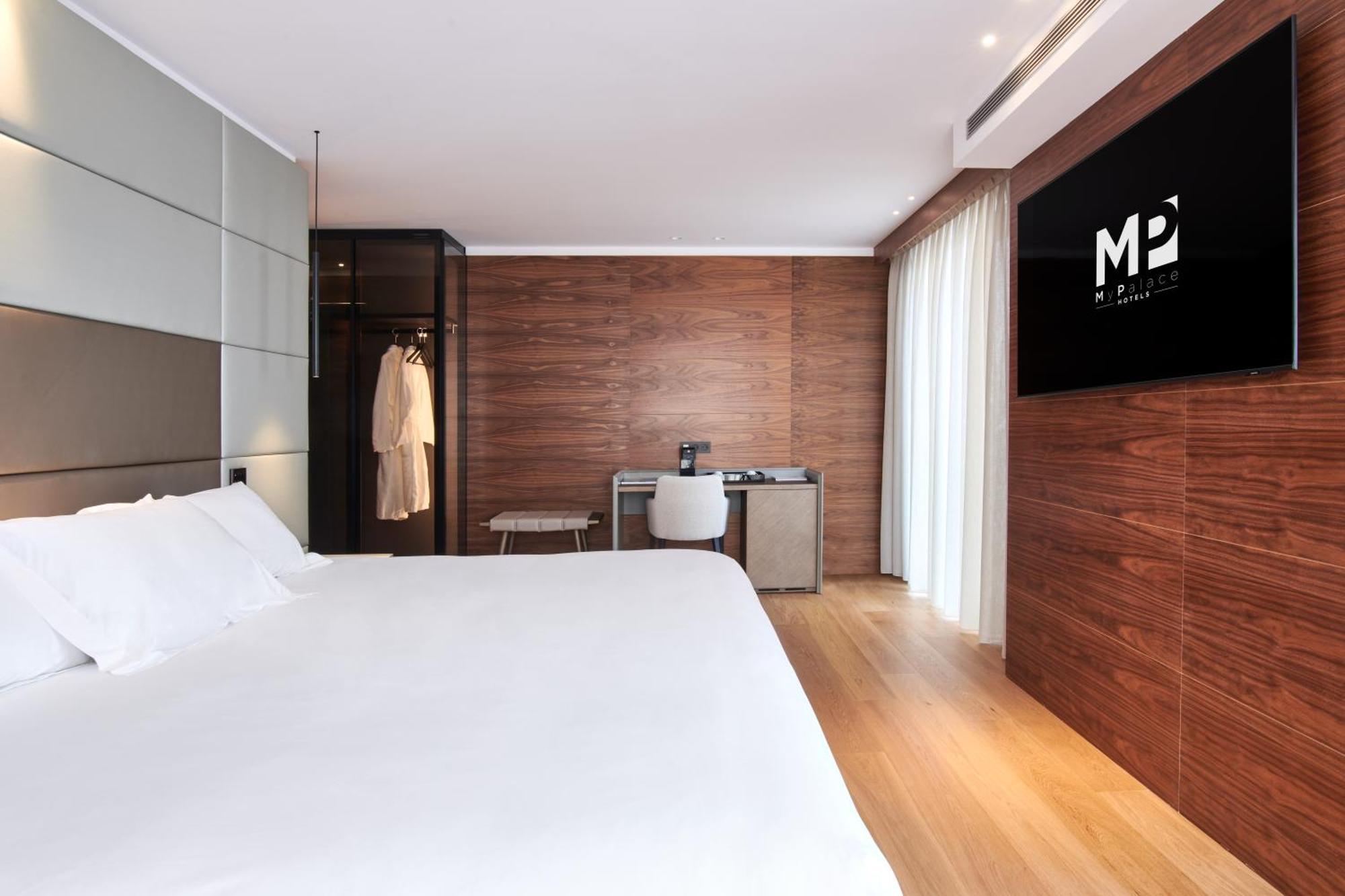 Hotel Mypalace Леон Екстериор снимка