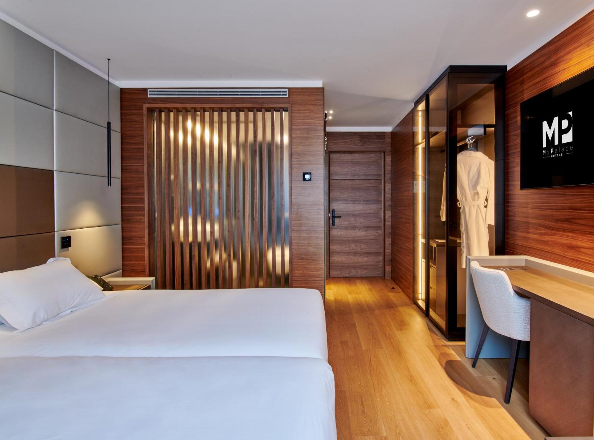 Hotel Mypalace Леон Екстериор снимка