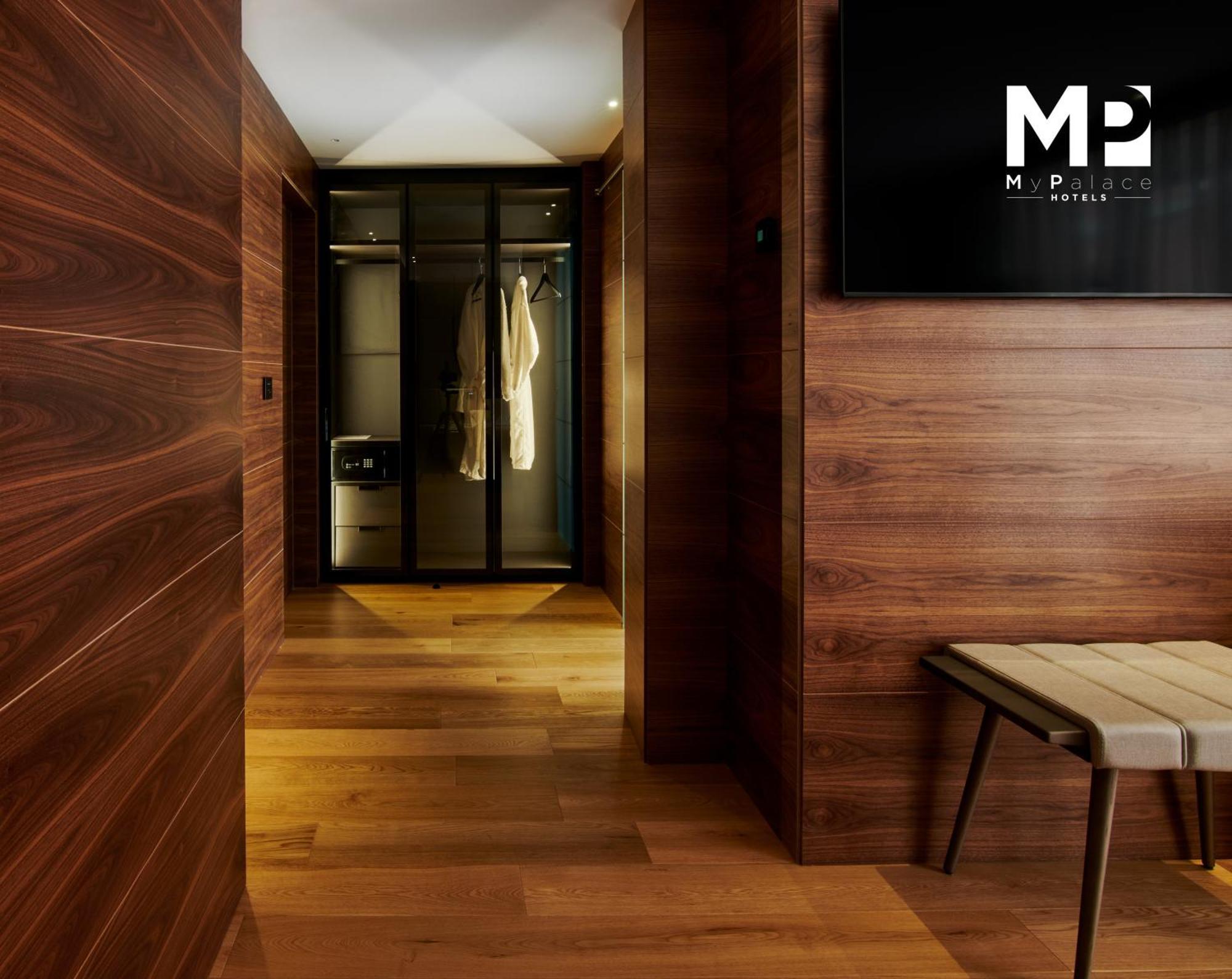 Hotel Mypalace Леон Екстериор снимка